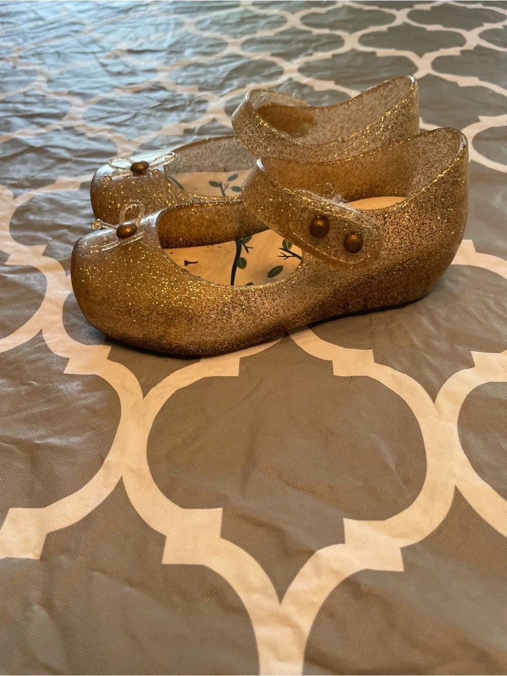 Baby/toddler Girls' size 7 Sparkle Mary Jane jelly Shoes in Gold so precious